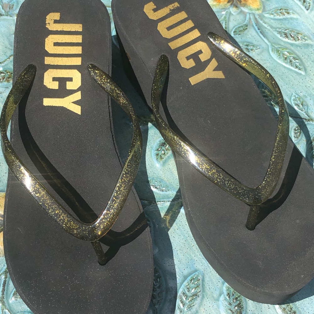 Juicy Couture Slippers - Picture 4 of 12